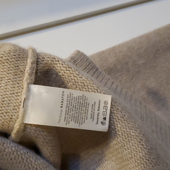 Aritzia Cashmere Sweater - Picture 5 of 9